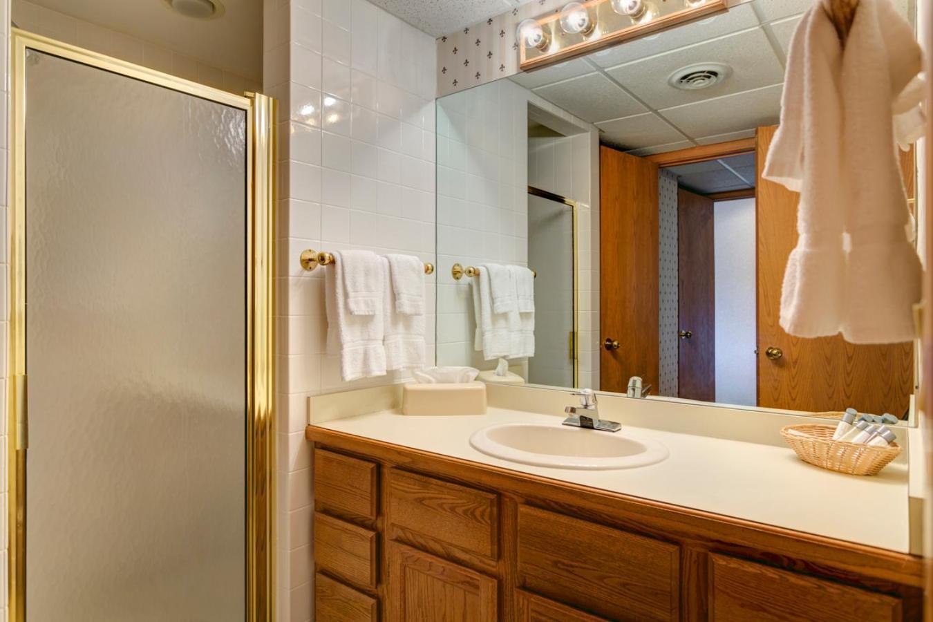 The Highlands At Harbor Springs Hotel Стая снимка
