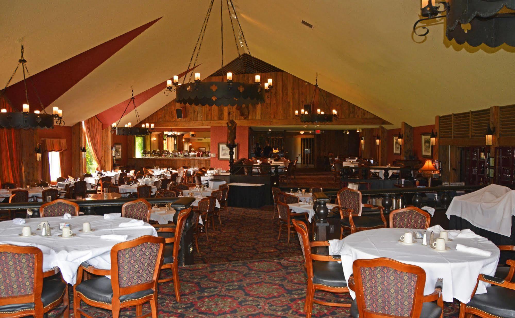 The Highlands At Harbor Springs Hotel Екстериор снимка